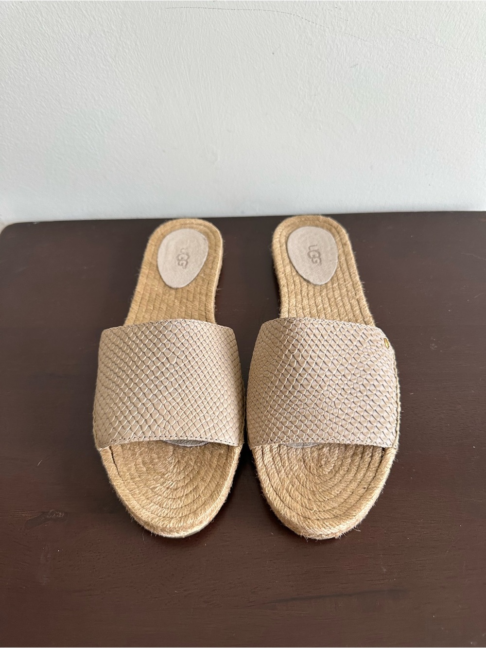 UGG Cherry Exotic Embossed Beige Leather Jute Espadrille Slides Sandals Size 9